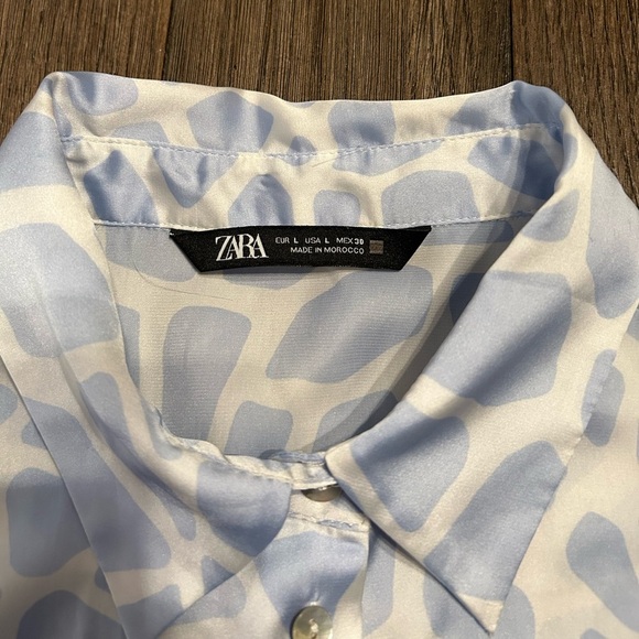 Zara Light Blue and White Satin Animal Print Blouse. Size Large. - Picture 4 of 5